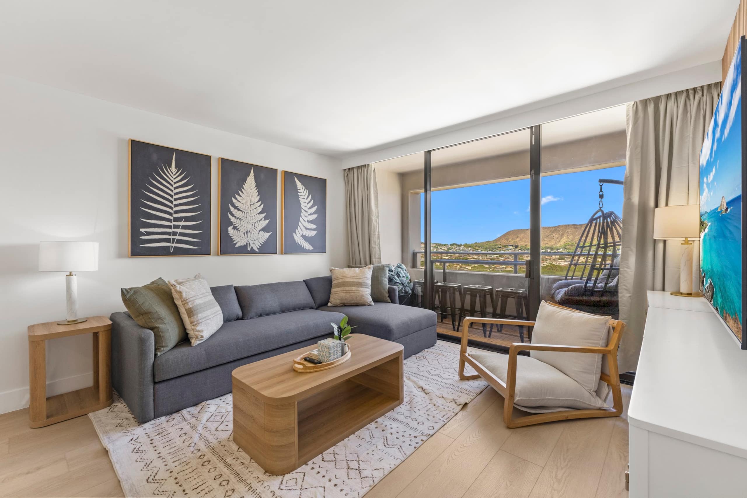 17F-Grand Diamond Head View-2BR-Waikiki w/Parking! - Image 4