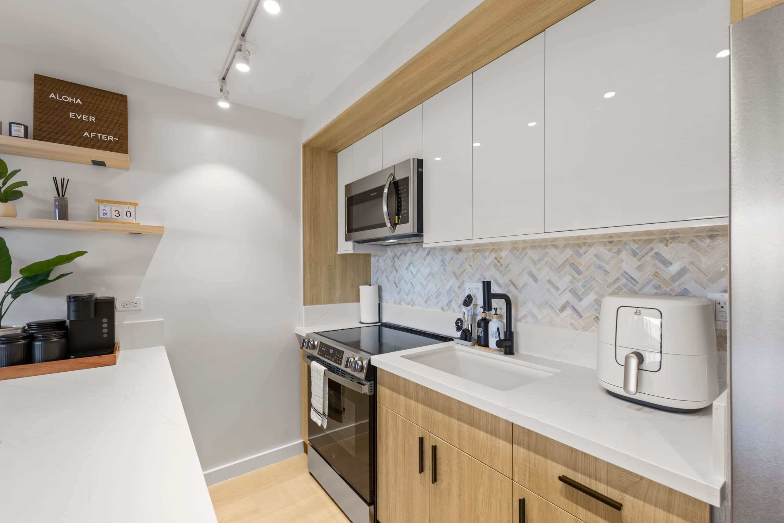 17F-Grand Diamond Head View-2BR-Waikiki w/Parking! - Image 19