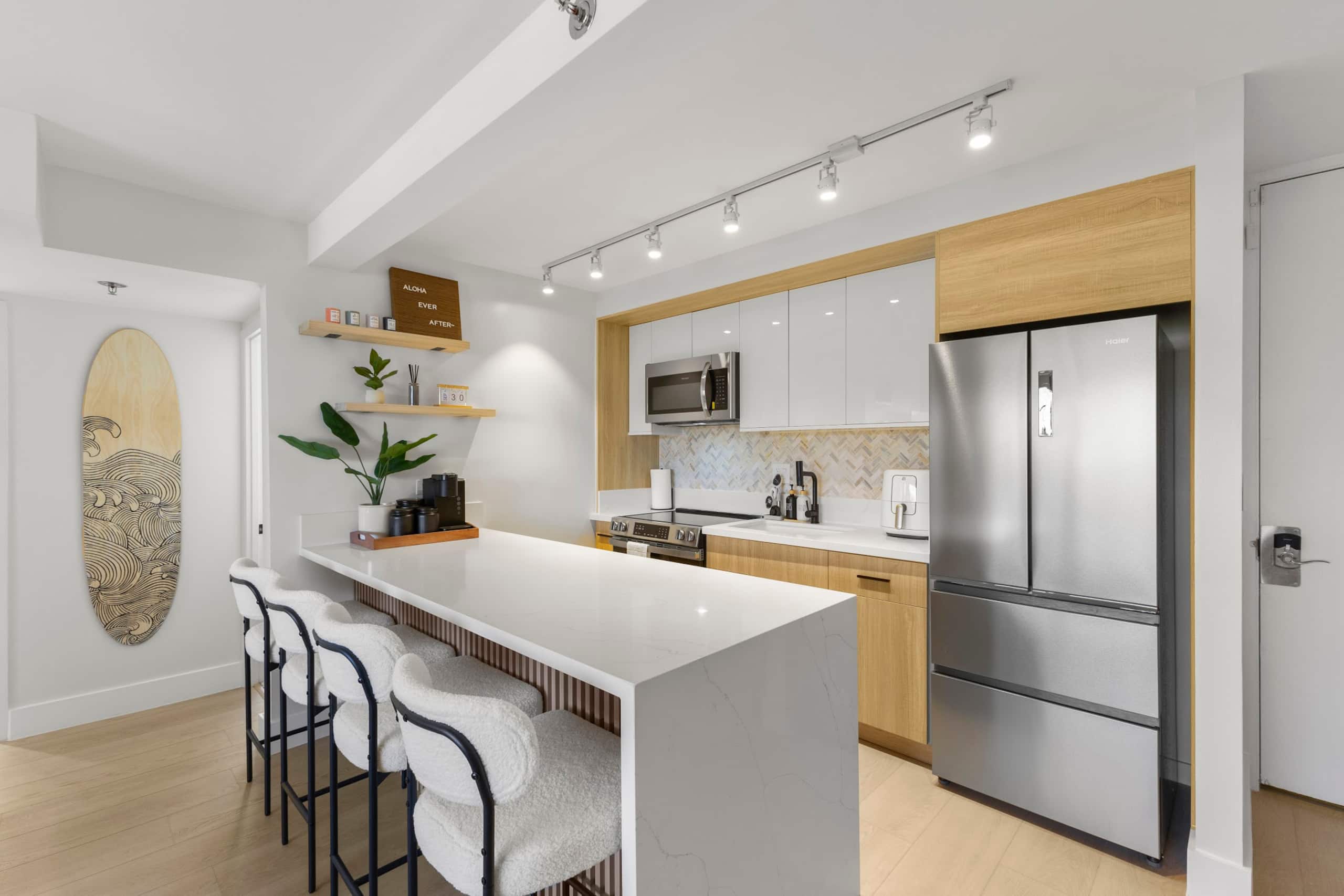 17F-Grand Diamond Head View-2BR-Waikiki w/Parking! - Image 16