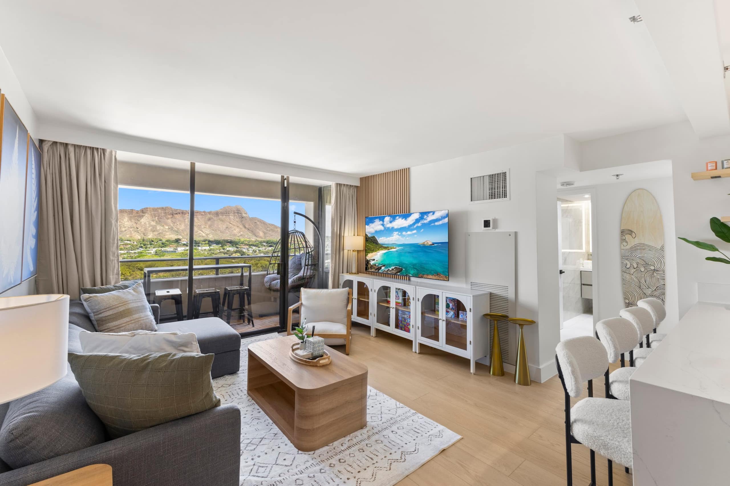 17F-Grand Diamond Head View-2BR-Waikiki w/Parking! - Image 8