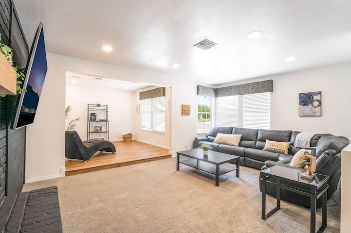 Poolside Escape, Game Room, 4BR gallery image 3