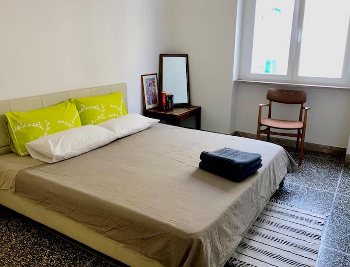 големина на брачен кревет (широк 150-179 см)