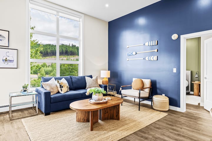 Brandnew Corner 2br | Top-floor + Ac, Balcony, Bbq - Golden