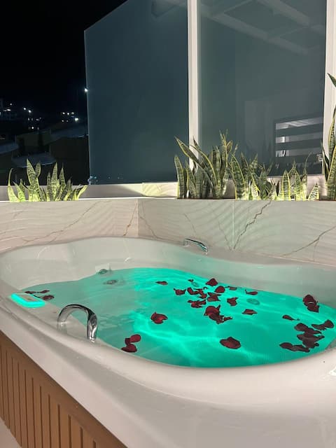 Jacuzzi on terrace-House in Miraflores (8 people)