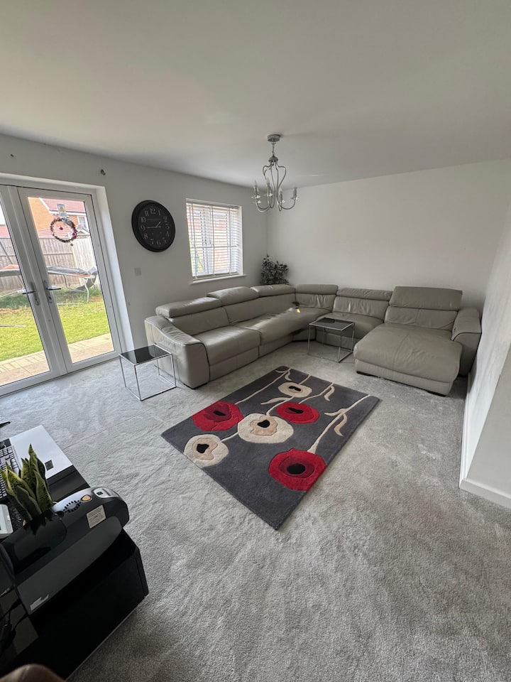 Entire Beautiful 3 Bedroom Home - 호셤