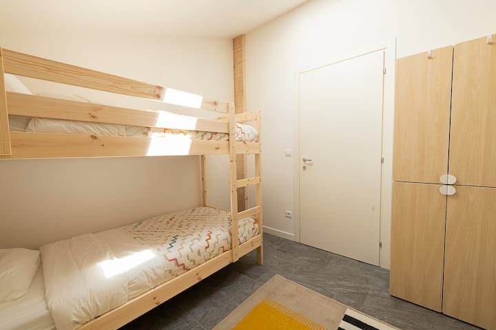 Bunk bed, perfect for kids or young adults.