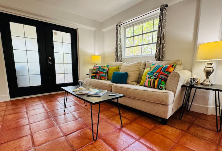 Tree Stump Villa - Grace Bay - Turks and Caicos Islands