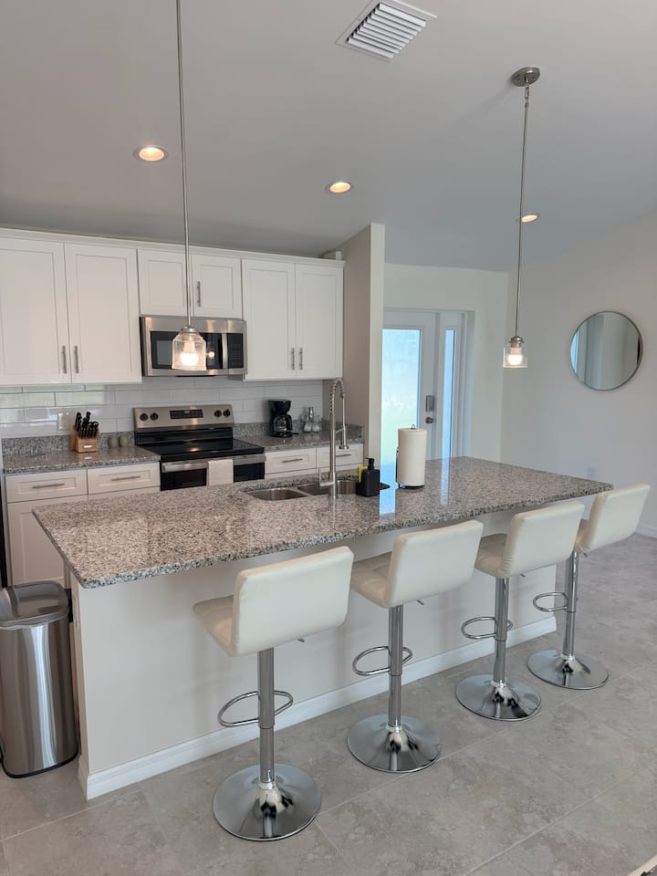 Spacious Modern Home | Family Friendly - ケープコーラル, FL