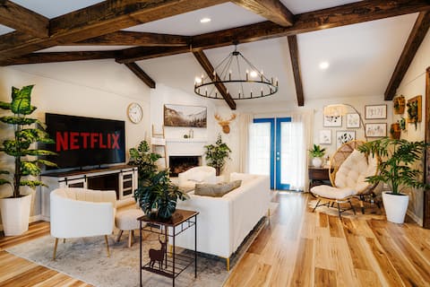 Top Airbnb: Bellaire Chinatown Hidden Gem TX Farmhouse 4BR 2BA in Sharpstown