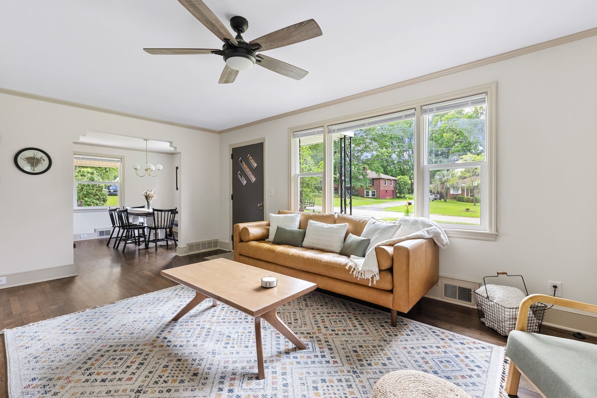 Top performing Airbnb: Seminole Stroll • Pool • Fire Pit • Near USC & Zoo in West Columbia