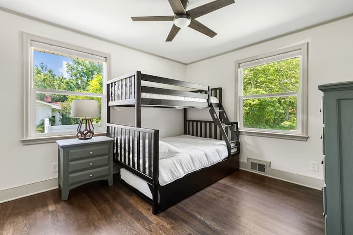 Подходяща за семейства стая с двуетажно легло – забавно място за деца или гъвкаво място за спане за групи.