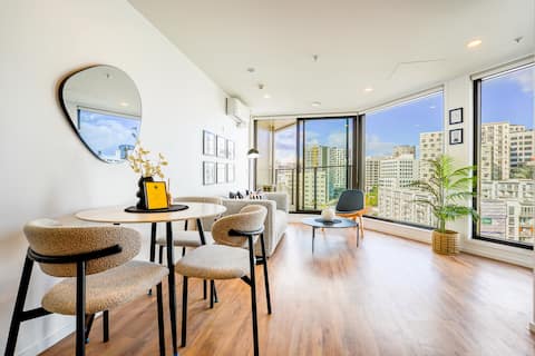 Urban Comfort: 2 Bedroom Apartment Near Everything