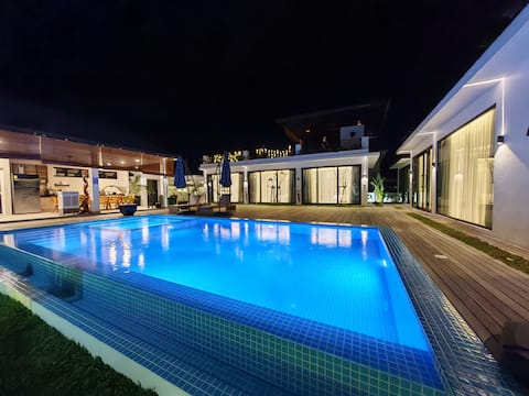 Borneo Bali Villa Sandakan 4BR with Swimming pool