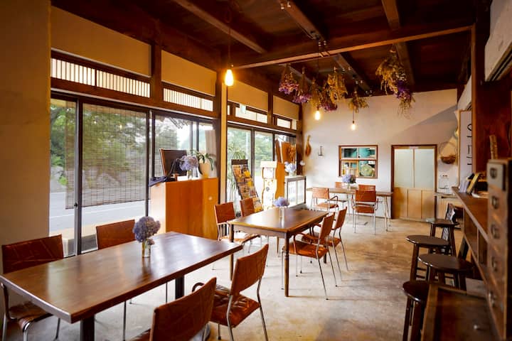 天龍峡築90年の古民家　旅と人が交わるカフェのある宿　（ドミトリー/シェアルーム/男女共用男女兼用） - 이이다시