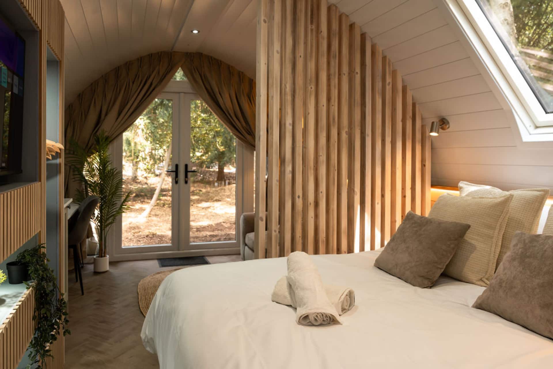 2 Min Walk to NEC | Luxury Woodland Pod