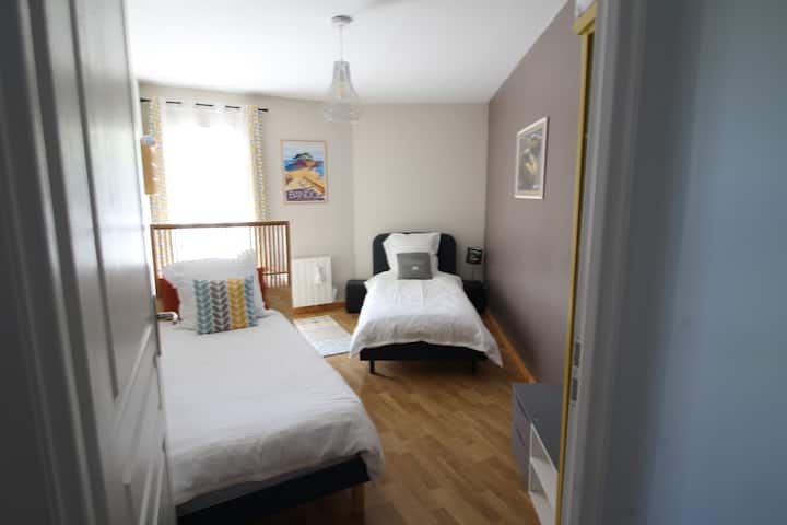 Dječja soba s 2 kreveta od 90 cm