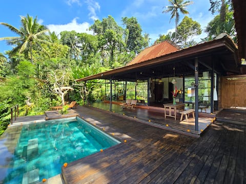 Private Joglo Villa with Pool · Jungle near Ubud