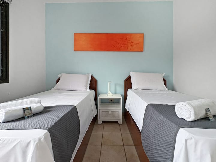 2 единични легла и 1 помощно легло