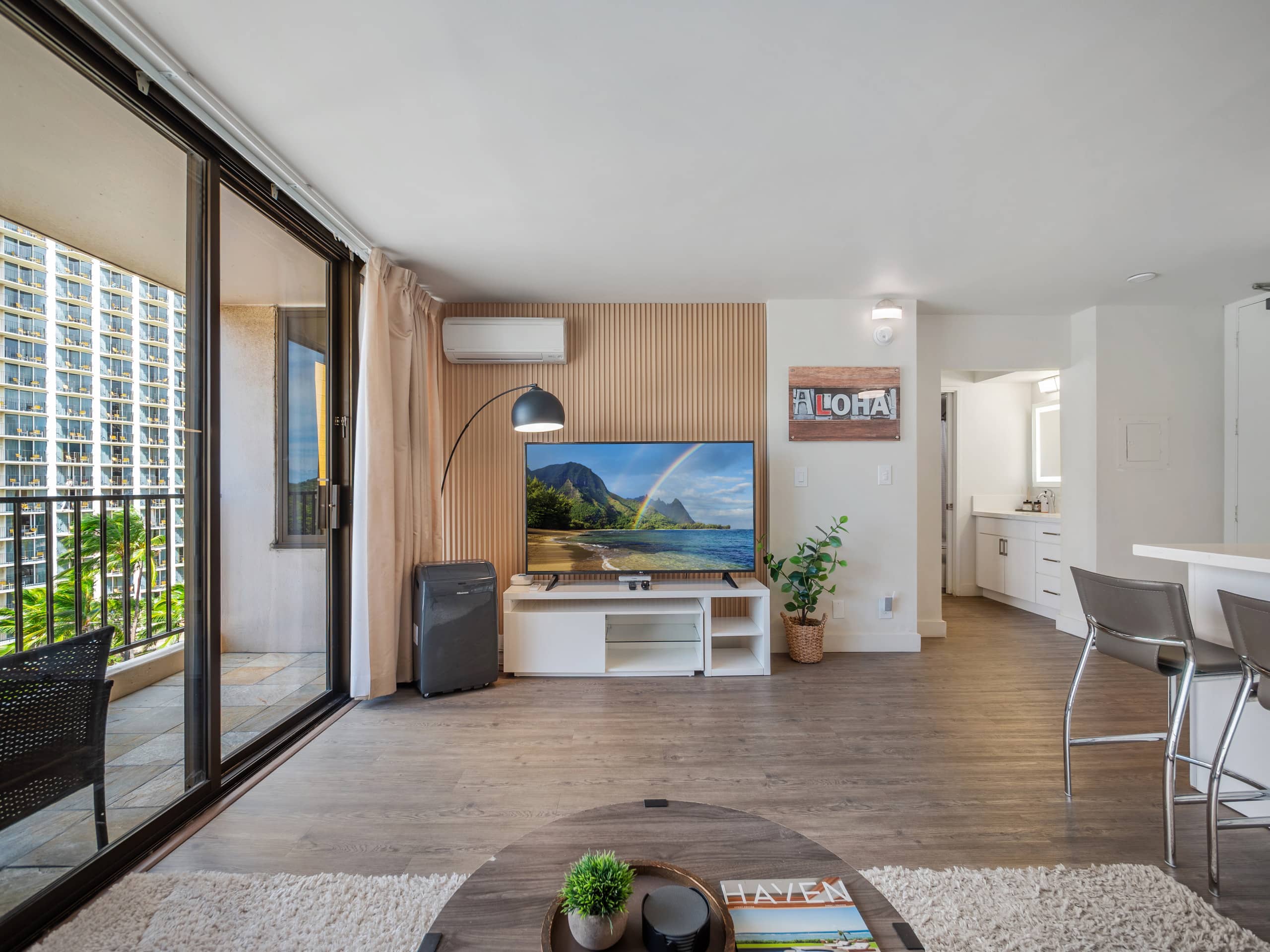 Clean Renovated 1bdrm Waikiki Banyan w/parking - Image 11