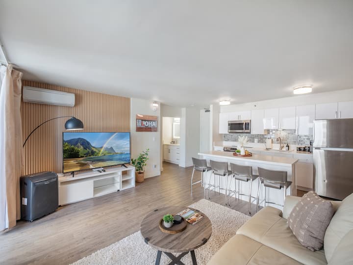 Clean Renovated 1bdrm Waikiki Banyan W/parking - Honolulu, HI