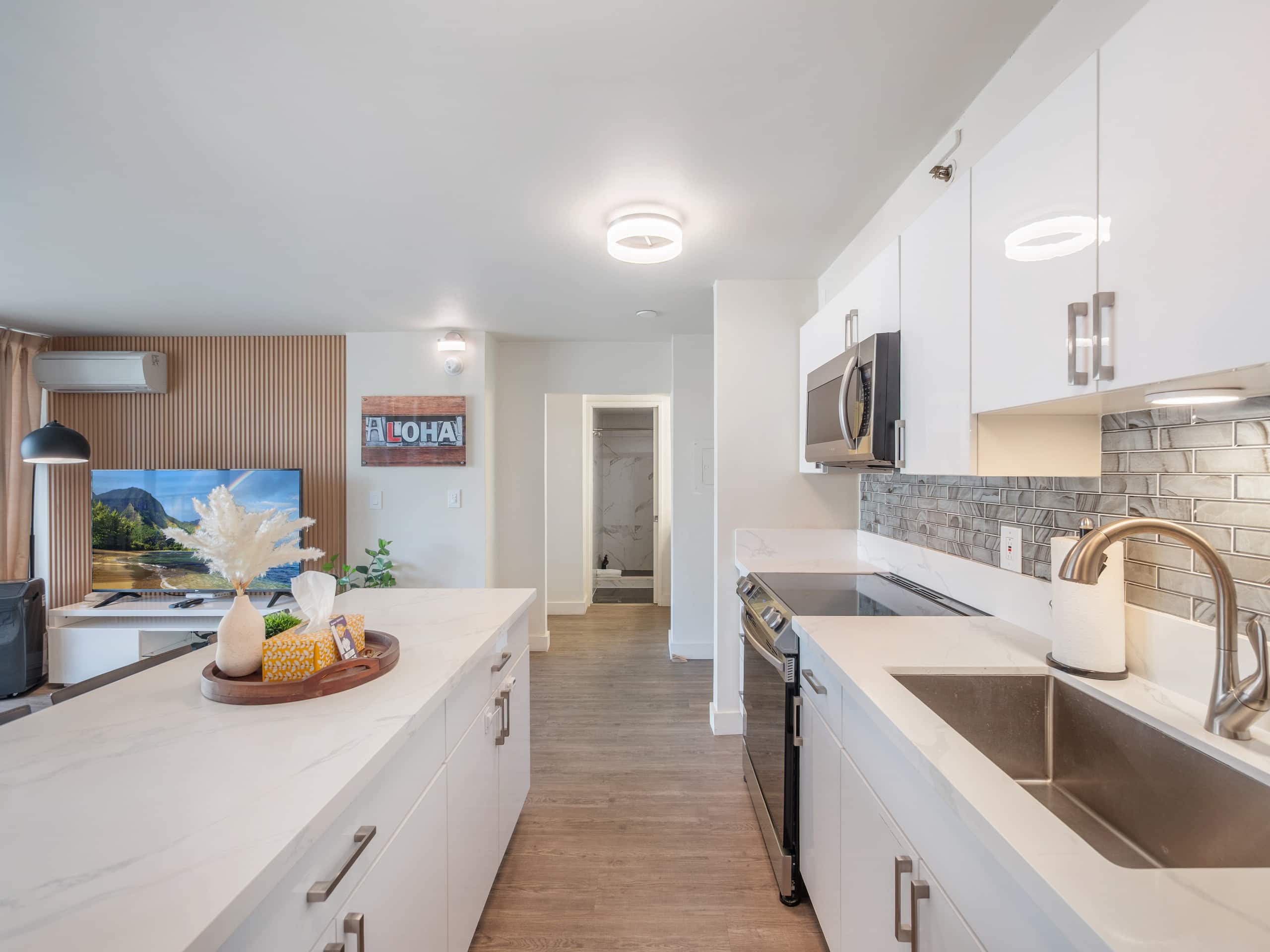 Clean Renovated 1bdrm Waikiki Banyan w/parking - Image 22