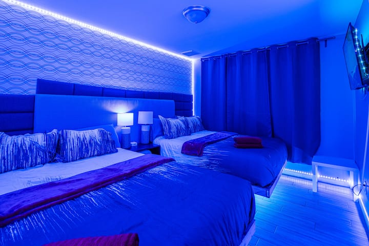 LED светилки 2 кралици и паметен телевизор 