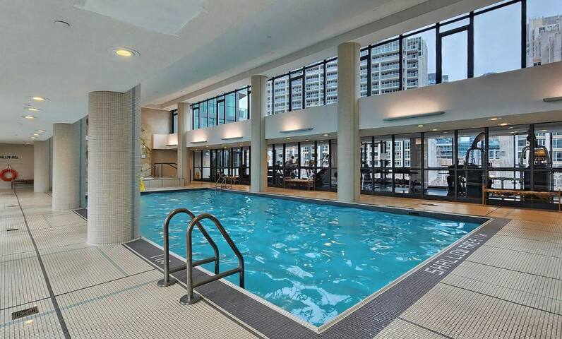 2BD 2BA Dwntn Parking, Balcony, Airport & Lakeview gallery image 2