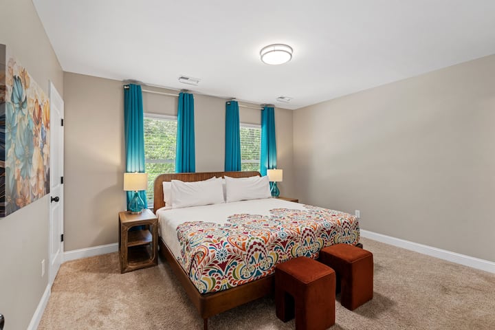 Десен објект - главна спална соба со брачен кревет (широк 150-179 см)