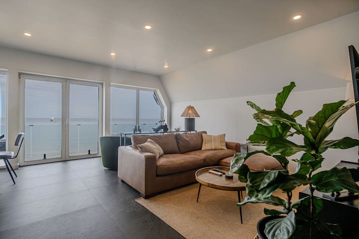 The Frame Beach Retreat 2 - Pelee Island