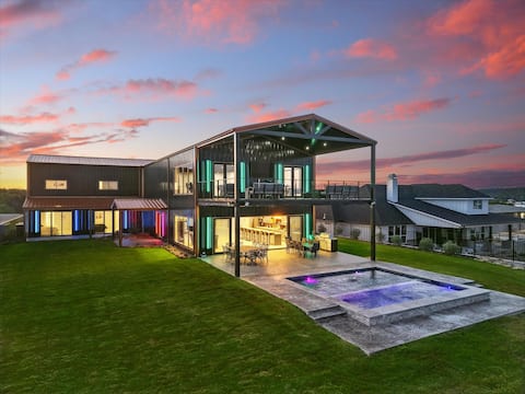 Luxe Lakefront with boat dock, kayaks, pool & spa!
