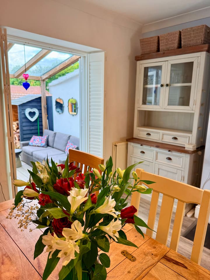 Boho-Chic Cottage Retreat - Houses for Rent in Stapleton, England ...