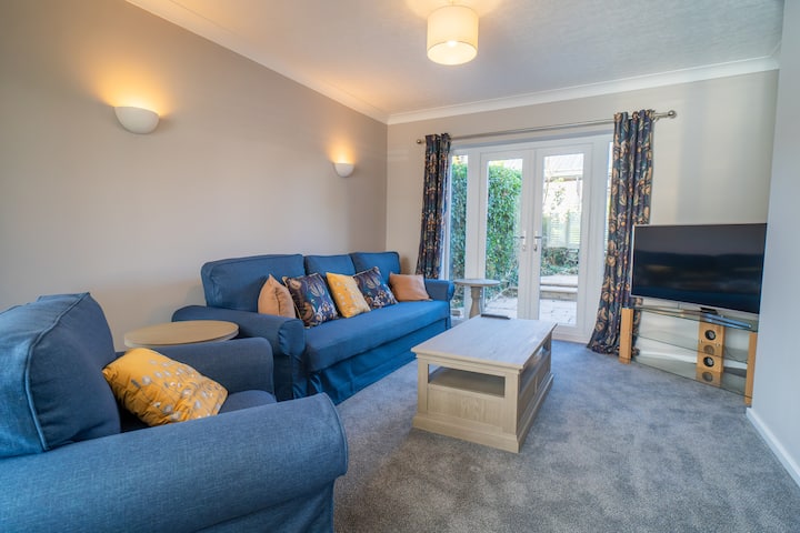 Hillside Retreat - A Home From Home - Formby