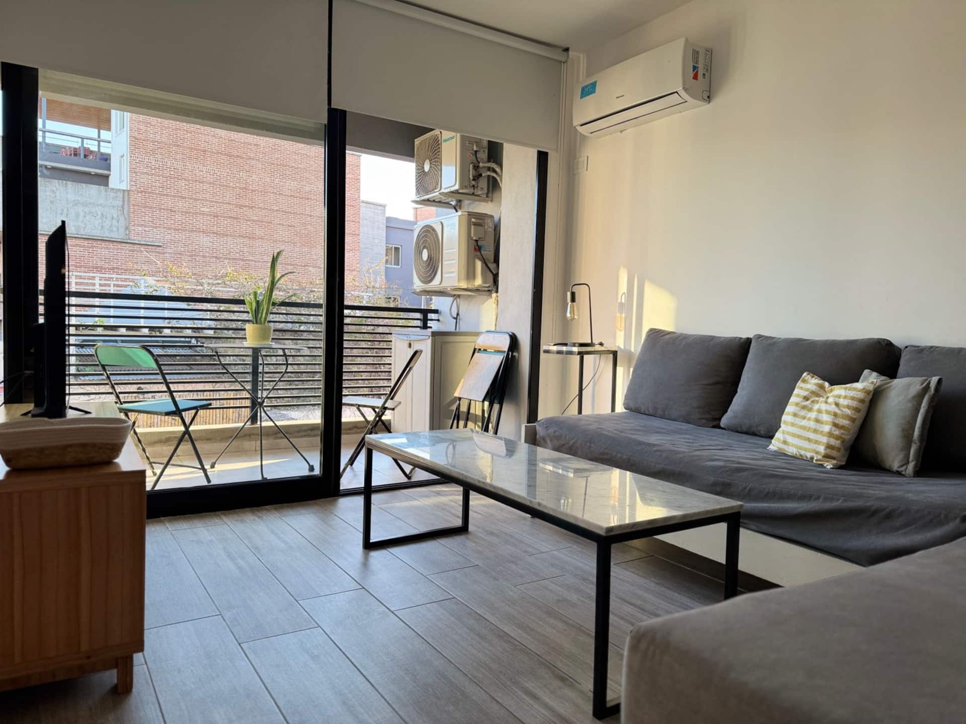 Complete & modern apartment next to Plaza Armenia