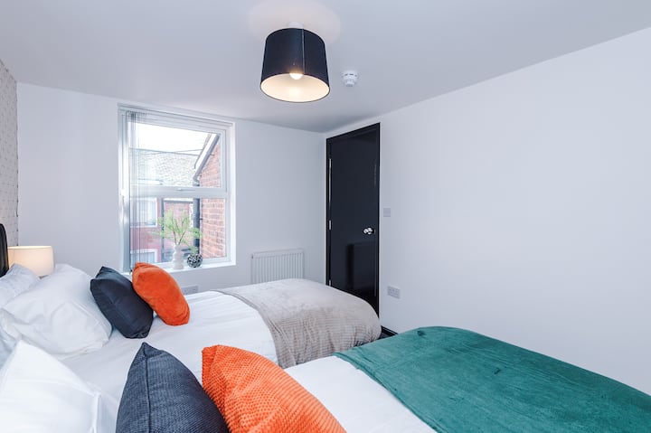 Apto para contratistas • Camas divididas para estadías de equipo