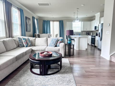 Top Airbnb: Spacious Home | Near Lake Norman, Uptown Charlotte in Charlotte