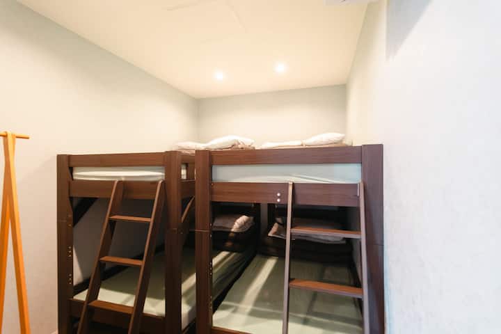 Возбудливи кревети на спрат, како тајна база