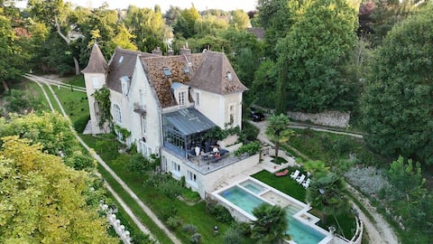 Chateau, Pool/Jacuzzi, 35 min to Paris, 50 min to Disney
