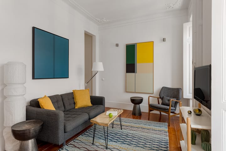 Chiado Retreat  2br In The Lisbon Historic Center - Lisbon