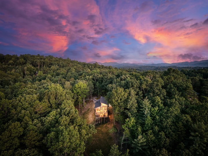 Luxury Secluded Mtn Cabin: Hot Tub, Deck, Fire Pit - Blue Ridge, GA