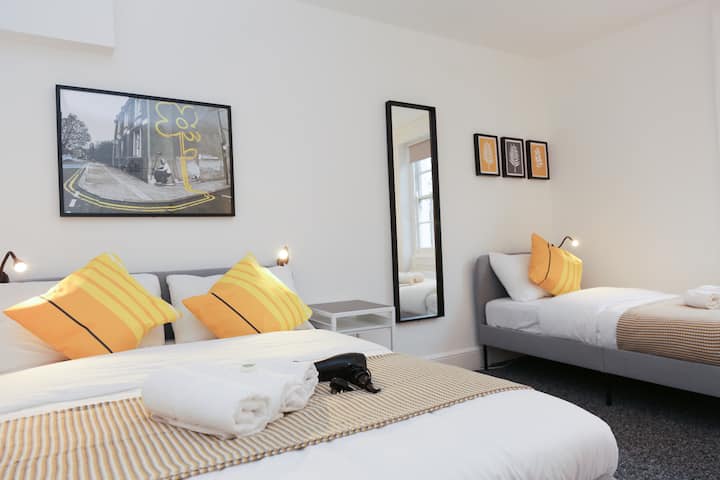 Nb2: Modern  Sleeps 3  Beside Camden Town Metro - London