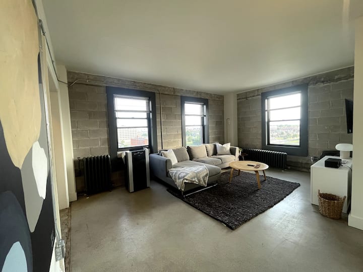 Modern Midtown Apt - Stunning City Views - Detroit, MI