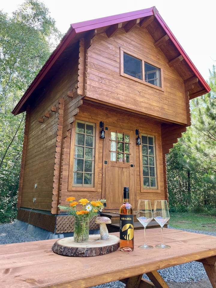 Your Quiet Woodland Escape - The Red Fox Cabin - New Brunswick