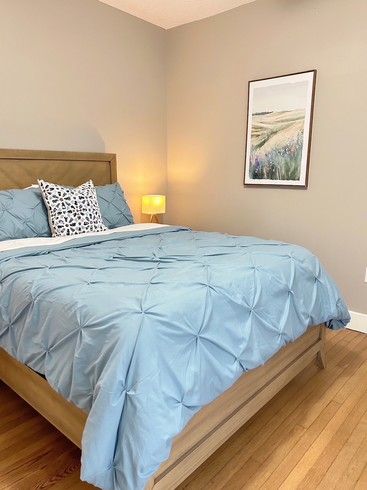 Our 2nd bedroom has a queen size bed and is adjoined to the bathroom that is shared with our 3rd bedroom. 