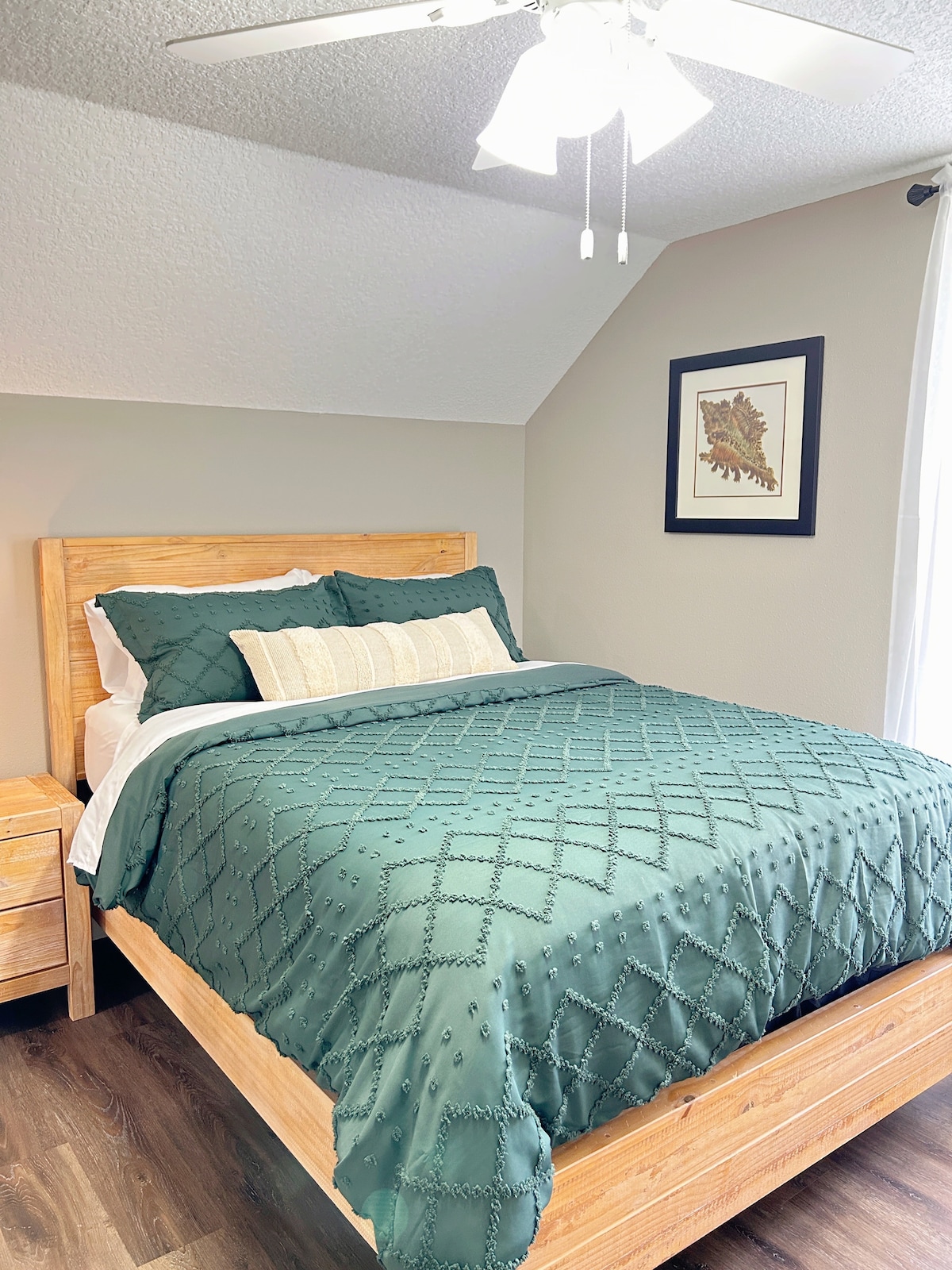 Upstairs has a queen size bed. 