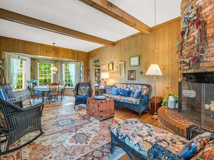 Judd’s Peak, Saluda Farmhouse - Saluda, NC