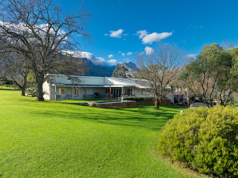 Winelands Manor House - Panoramic Gardens & Pool