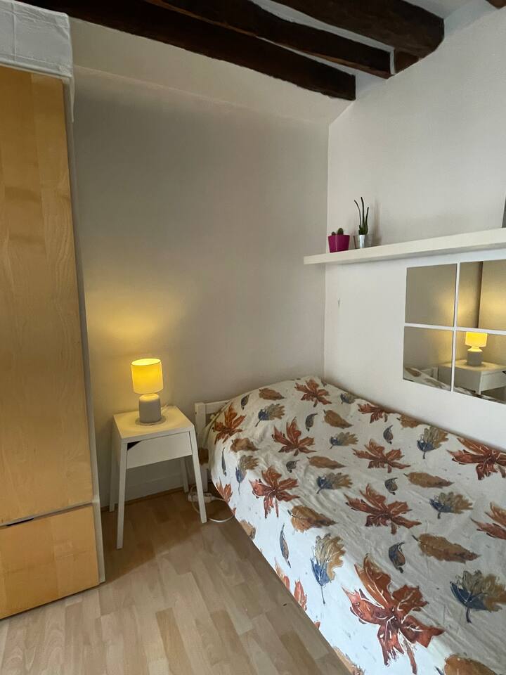 Quiet and bright room in large apartment