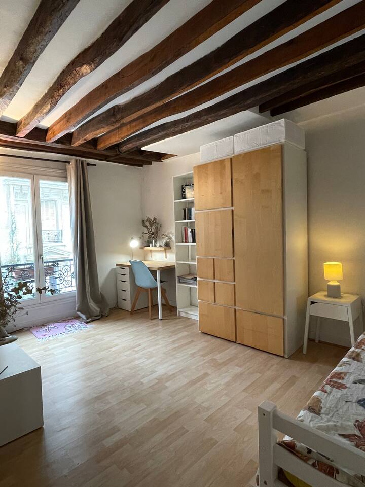 Quiet and bright room in large apartment