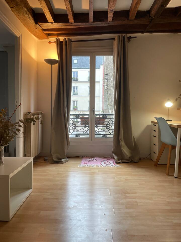 Quiet and bright room in large apartment