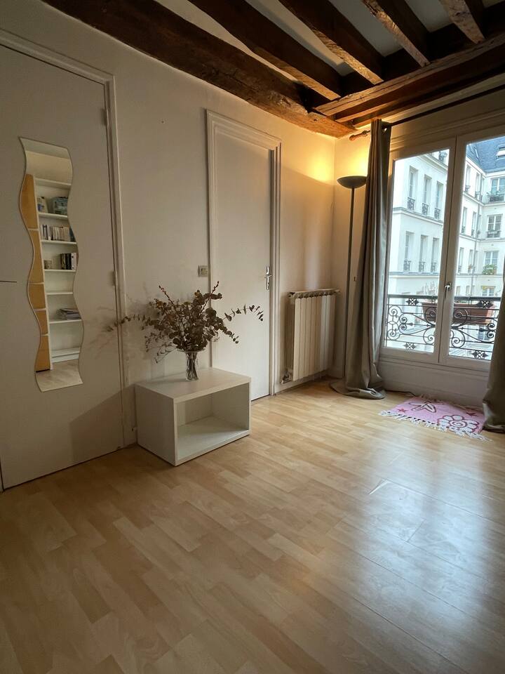 Quiet and bright room in large apartment